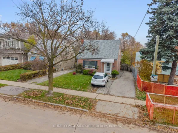 27 King High Ave, Toronto, ON M3H 3A8