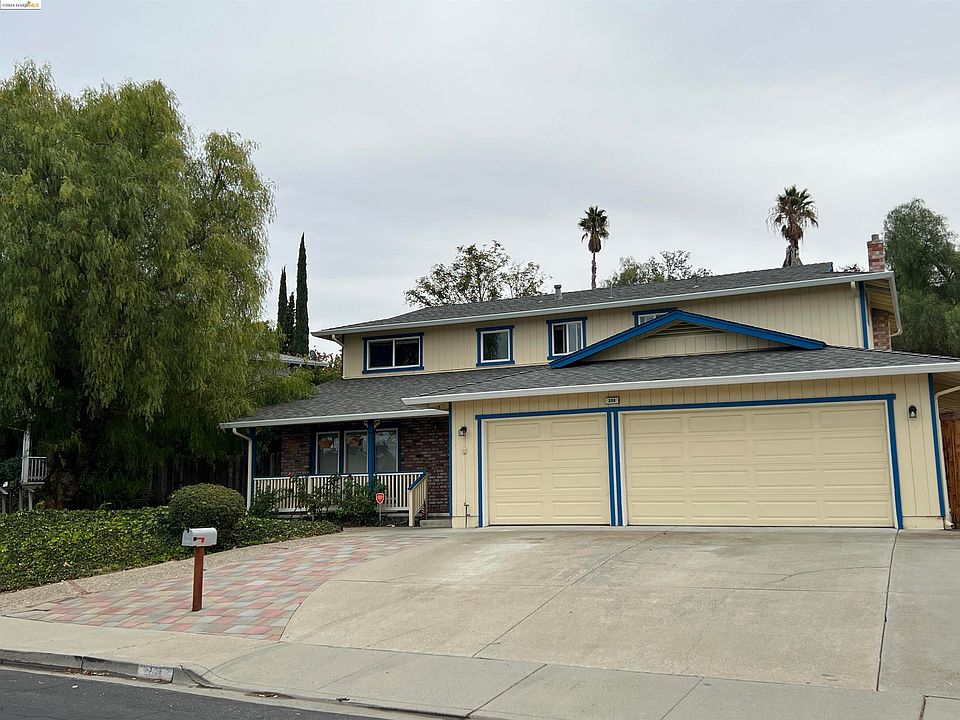 1st image of 208 Bluerock Dr