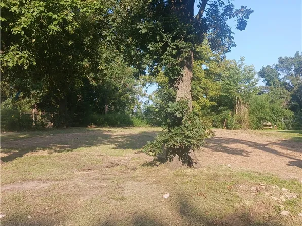 504 N Missouri Ave, Stover, MO 65078