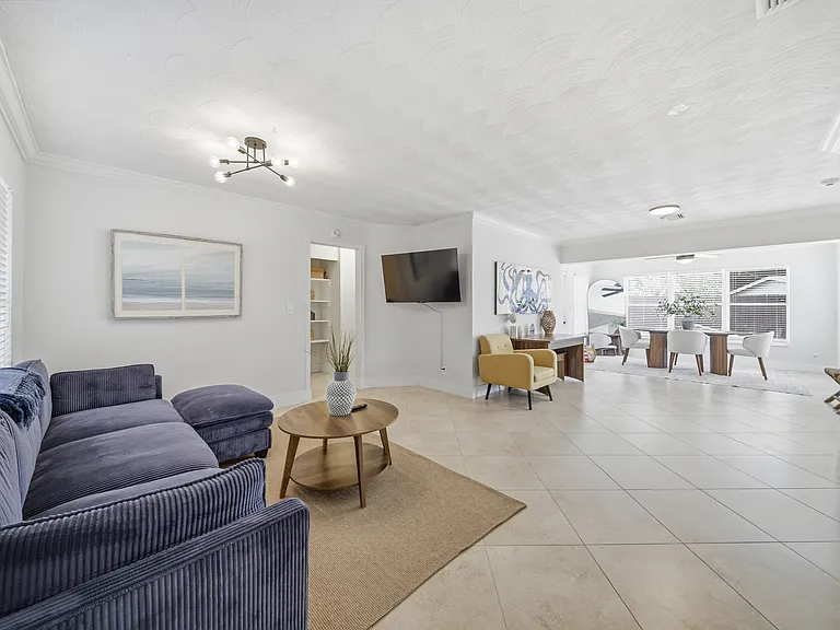 3508 SW 15th Ct — Photo 5