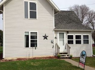 305 Lincoln Ave, Delmar, IA 52037