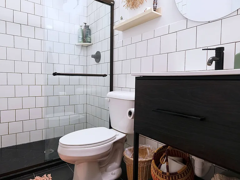 1607 Main St #1 — Photo 14