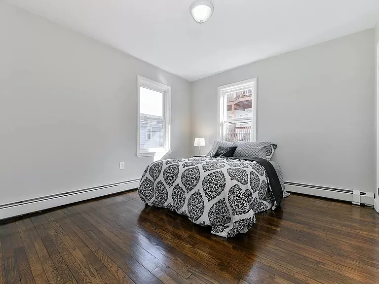 21 Rowell St #3 — Photo 6