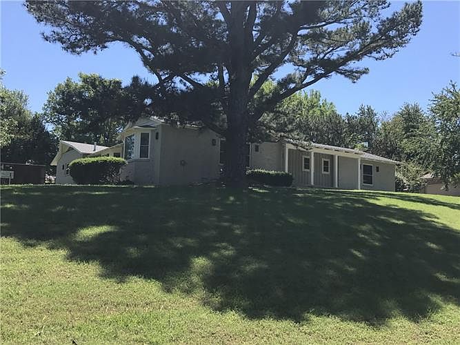 1st image of 734 N Crest Dr