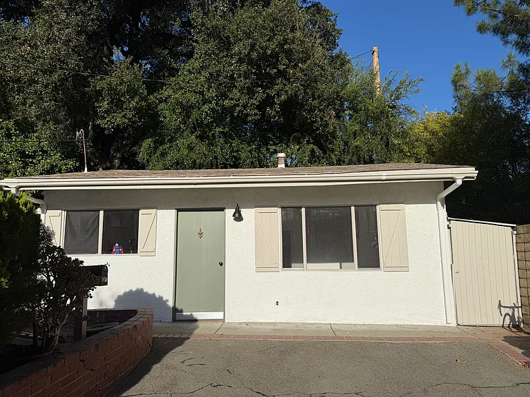 1634 Orange Tree Ln #ADU — Photo 2