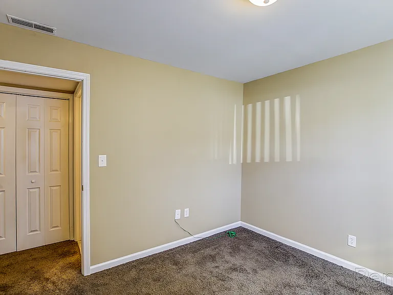 Bloomfield Apartments — Photo 6