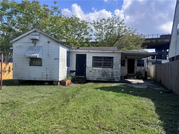 5886 Old Gentilly Rd, New Orleans, LA 70126