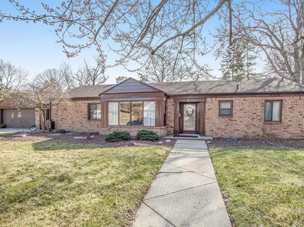 19954 Woodcrest St, Harper Woods, MI 48225