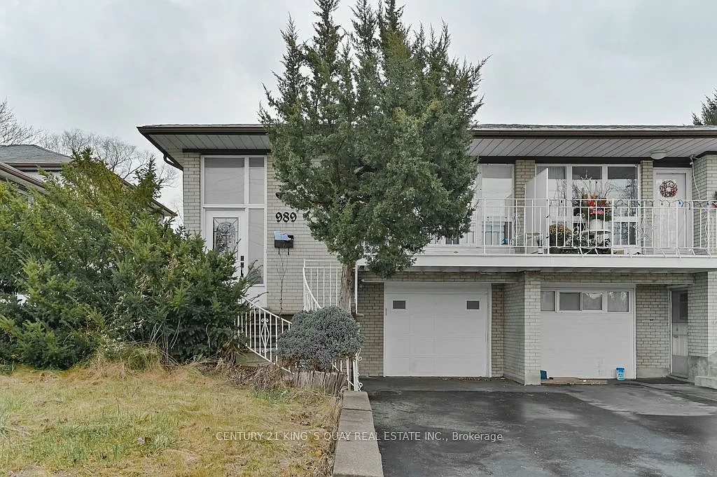4 bed, $2,400 — Photo 1