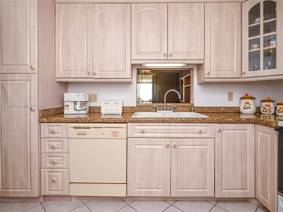 Meadowbrook Lakes Apartments Condominiums 315 SE 11th Ter Dania FL