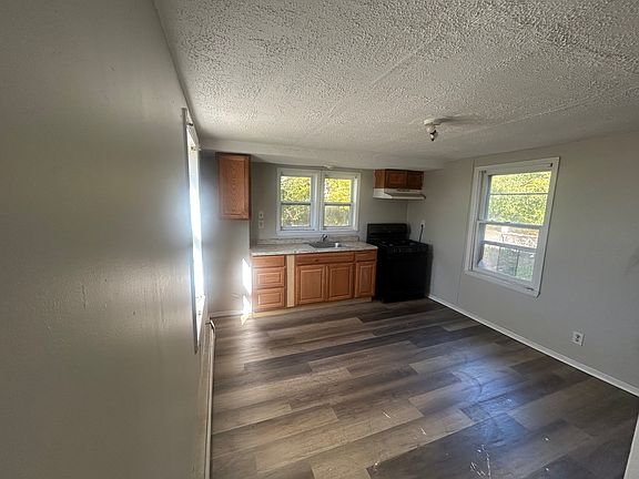 3rd image of 622 Almond St