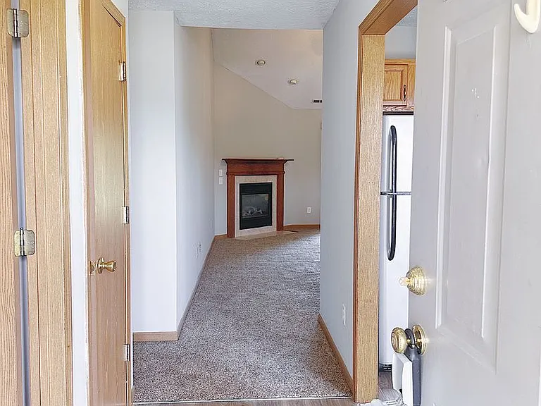 2332 Hopkins Dr — Photo 3