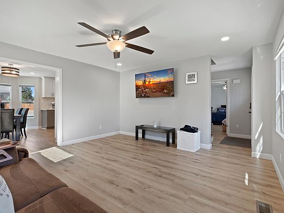 5th image of 2039 Cambridge Dr