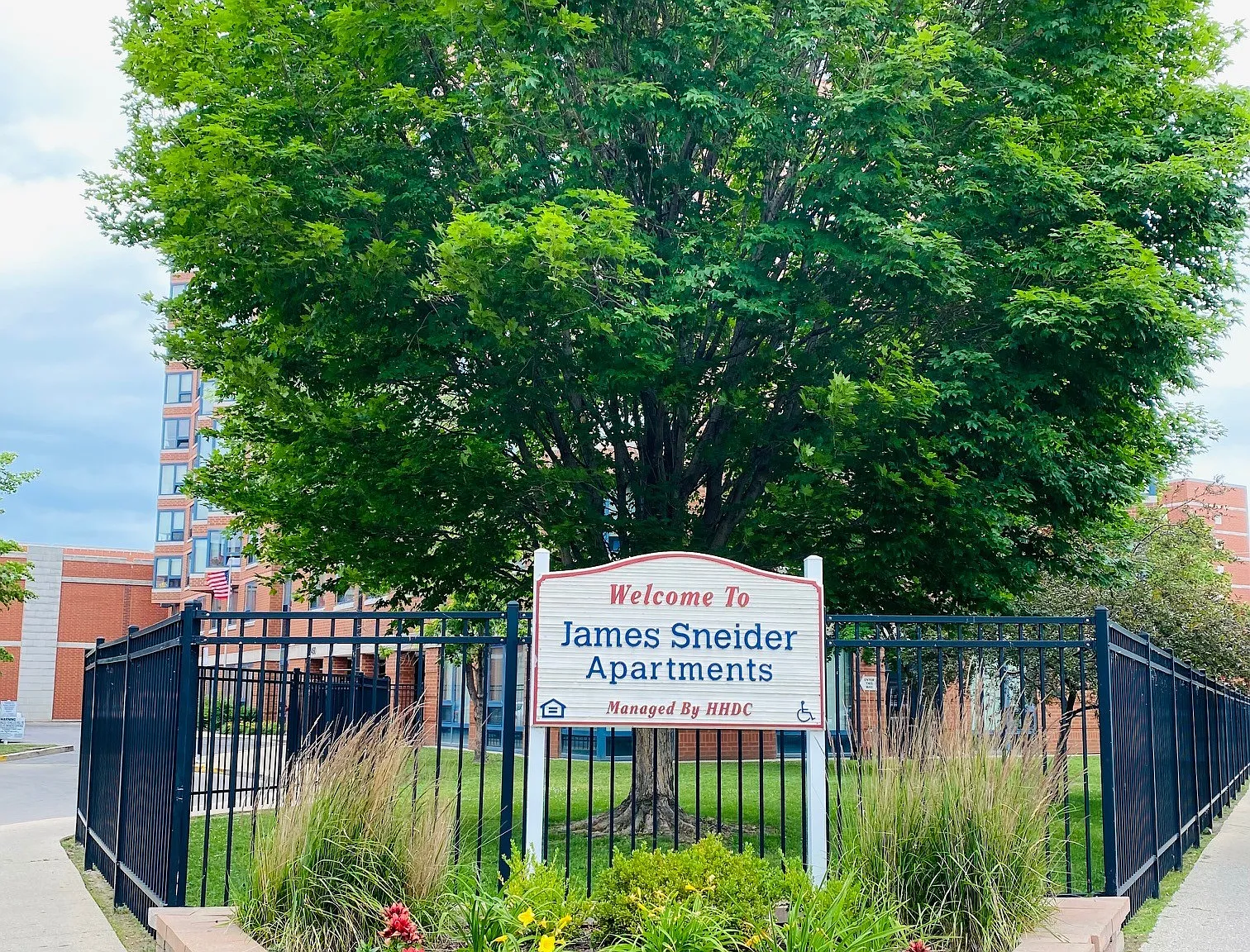 James Sneider Apartments — Photo 2