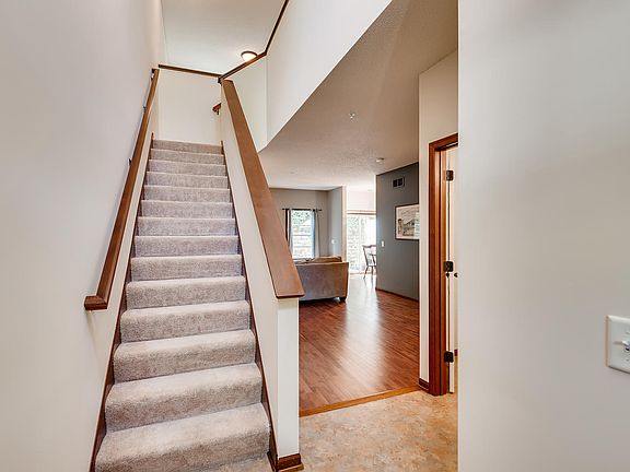 5th image of 564 Lomianki Ln NE