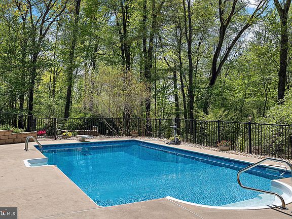 3rd image of 112 Preakness Ct