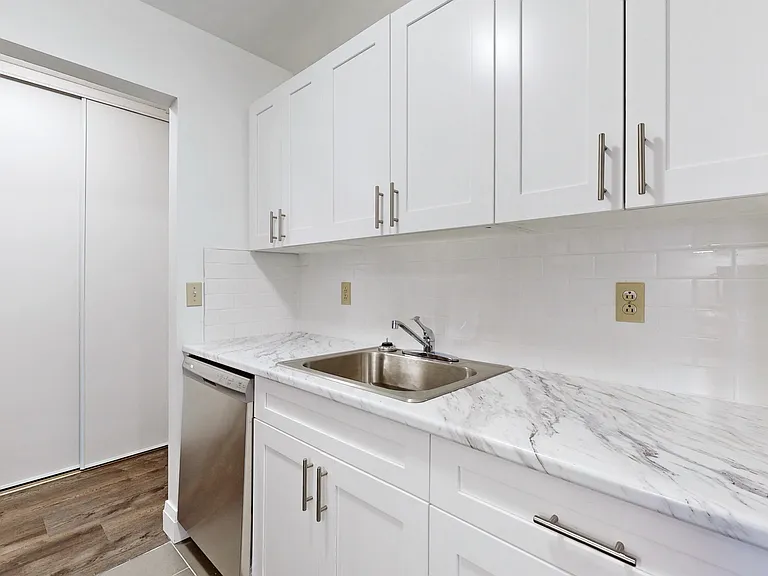 405 Sidney St — Photo 18