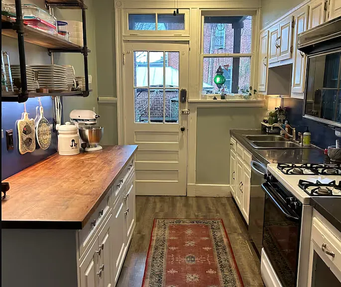 2326 Rosewood Ave — Photo 9