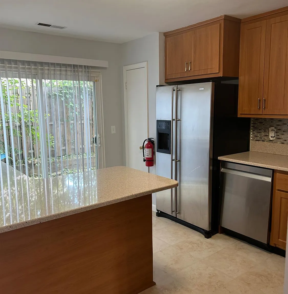 2 bed, 1.5 bath, 1087 sqft, $2,500 — Photo 3