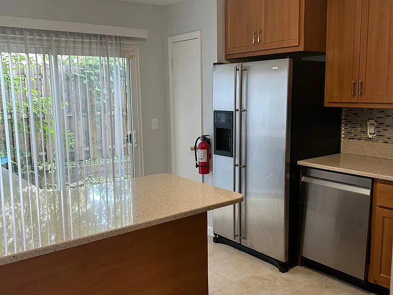 28 Renaissance Ln — Photo 3