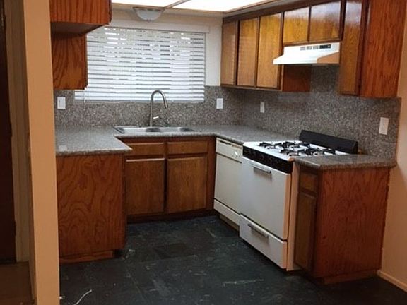 4th image of 20732 Seine Ave APT B