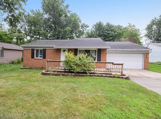 12161 Della Dr, Brighton, MI 48114
