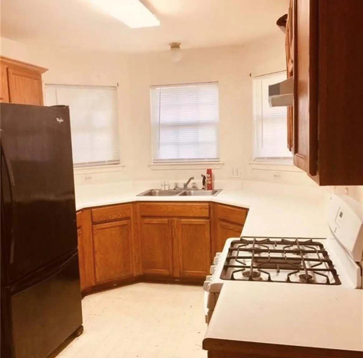3 bed, 2.0 bath, 1377 sqft, $1,995 — Photo 3