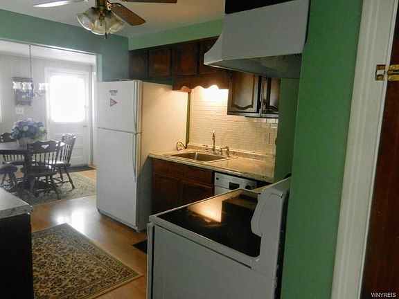 3rd image of 39 Seabrook St