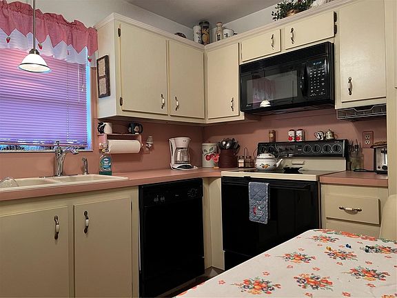 4th image of 5377 SW 40th Ave APT 102