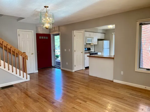 9 Mayfair Ct, Ipswich, MA 01938