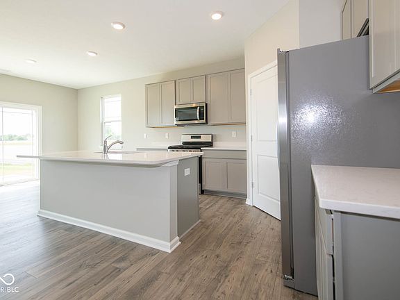 5th image of 2385 Larkspur Ln
