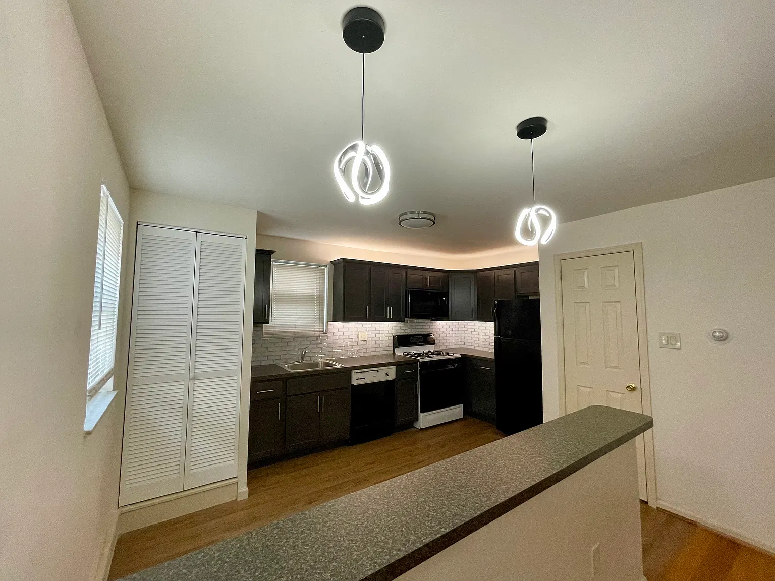 2 bed, 850 sqft, $1,850 — Photo 4