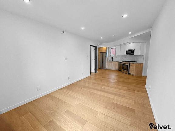 4th image of 116-17 Grosvenor Ln #5C