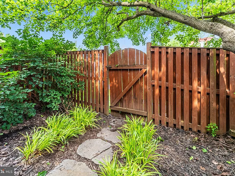 7115 Oberlin Cir — Photo 39