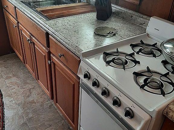 2nd image of 250 Fremont Ave