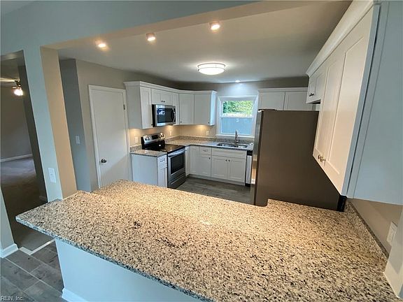 5th image of 731 Antrim Dr