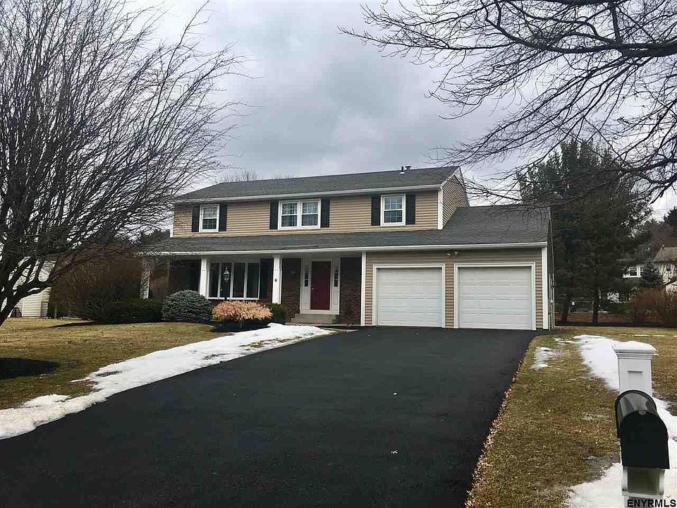 2nd image of 6 Clover Field Dr