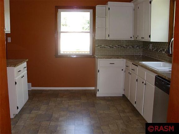 3rd image of 726 N Minnesota St