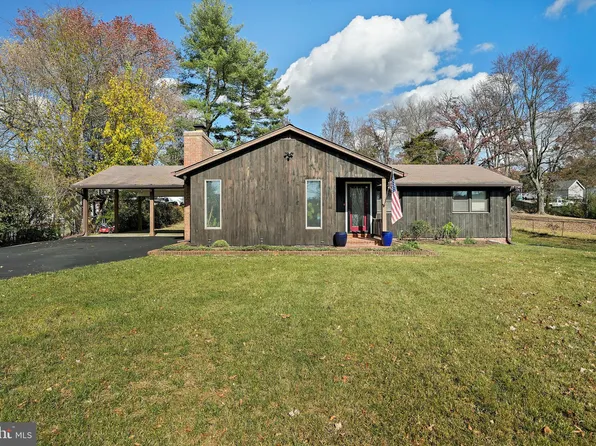 6818 2nd St, Riverdale, MD 20737