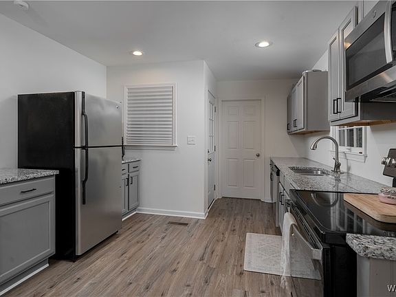 4th image of 4900 Leland Dr