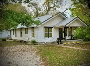 705 N Clay St, Nevada, MO 64772