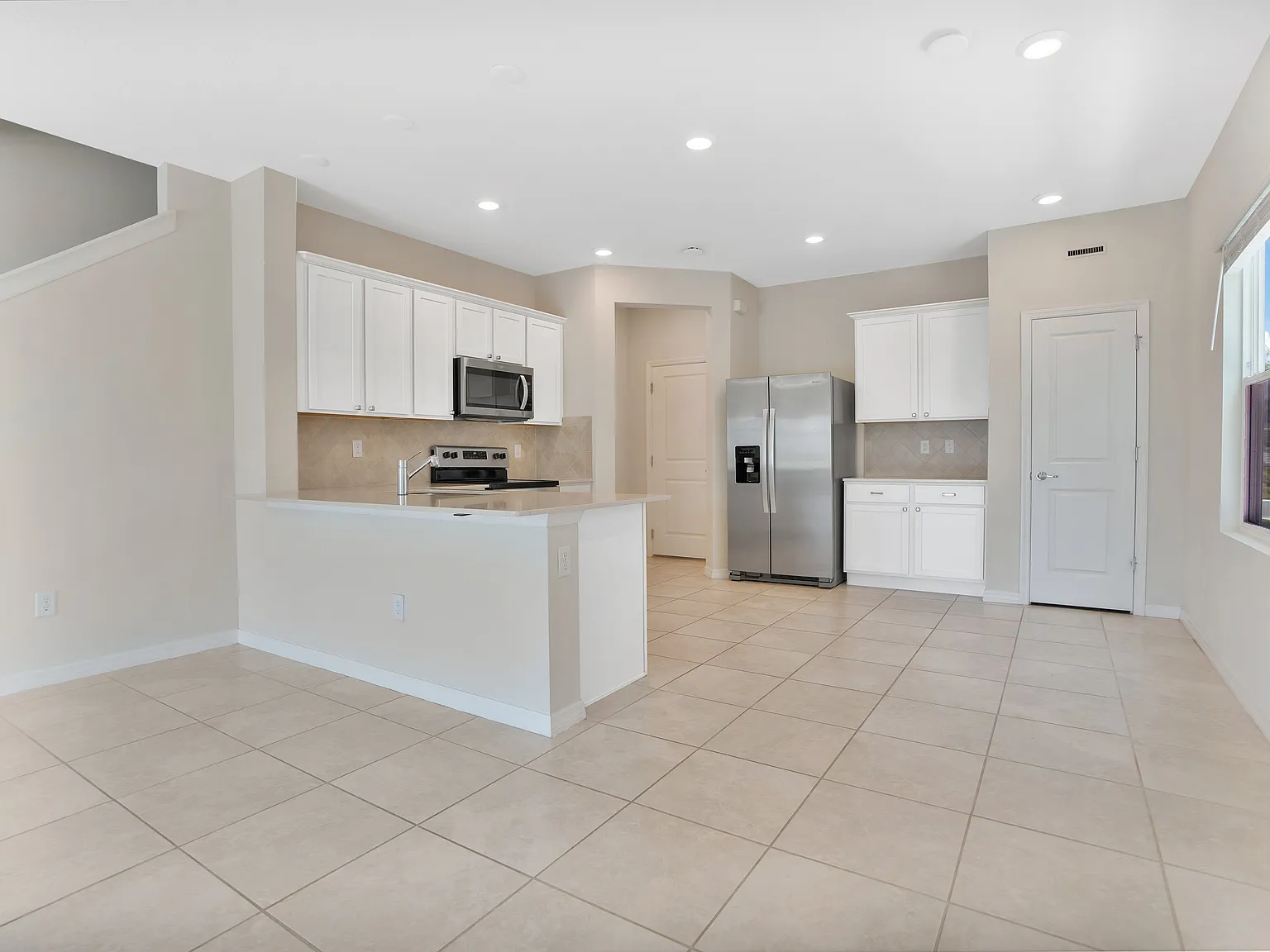 3 bed, 2.5 bath, 1782 sqft, $2,400 — Photo 4