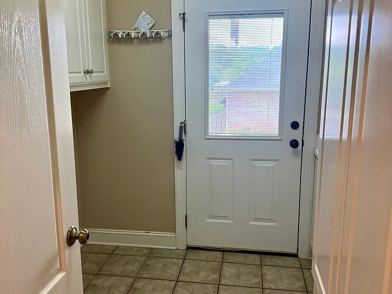 364 Springhill Dr — Photo 8