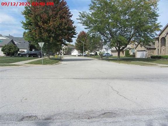 Exterior Neighborhood (street photo)