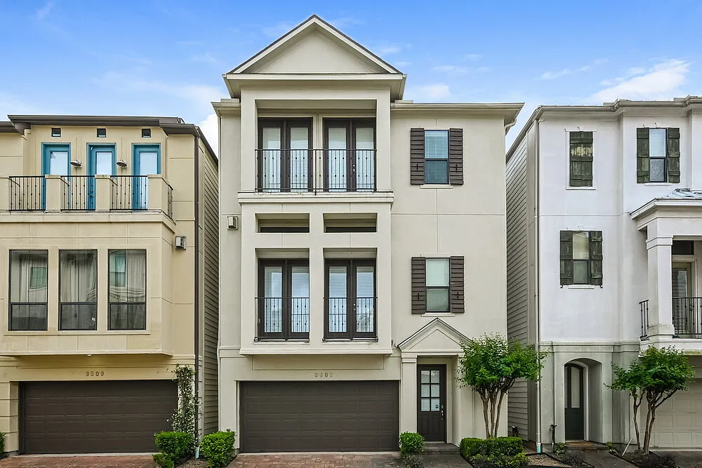 3 bed, 3.5 bath, 2498 sqft, $3,400 — Photo 1