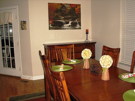 4th image of 414 Mahoganywood Dr