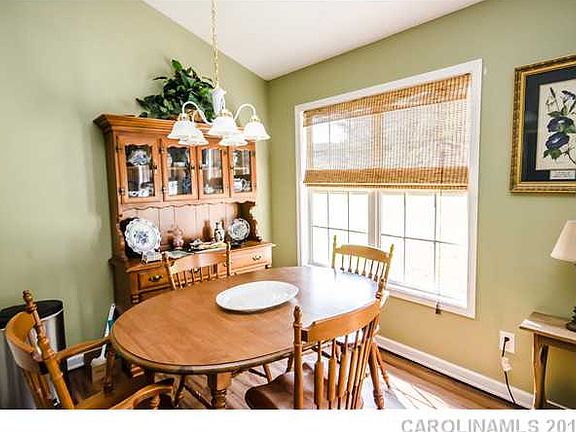4th image of 976 Creekside Dr