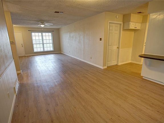 2nd image of 407 Wilshire Dr