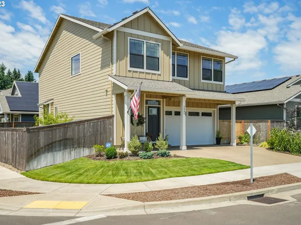 2889 4th St, Hubbard, OR 97032
