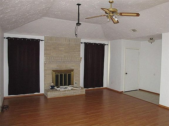 4th image of 318 Fair Oak Dr